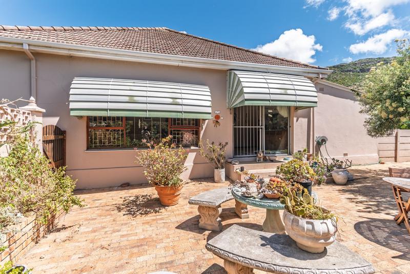 2 Bedroom Property for Sale in Fish Hoek Western Cape